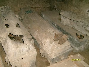 Гробы в подземном склепе францисканского монастыря в Вене.