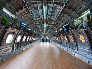 Персональная выставка «Метро. Другое измерение» Руссоса в галерее «Самолет». Фото непосредственного автора выставки