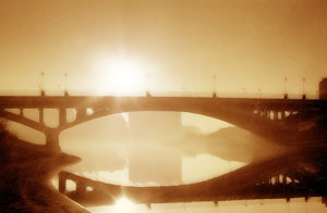 Это настоящий мост, не из дощечек, найден на http://photoclub.com.ua/_/14771.jpeg